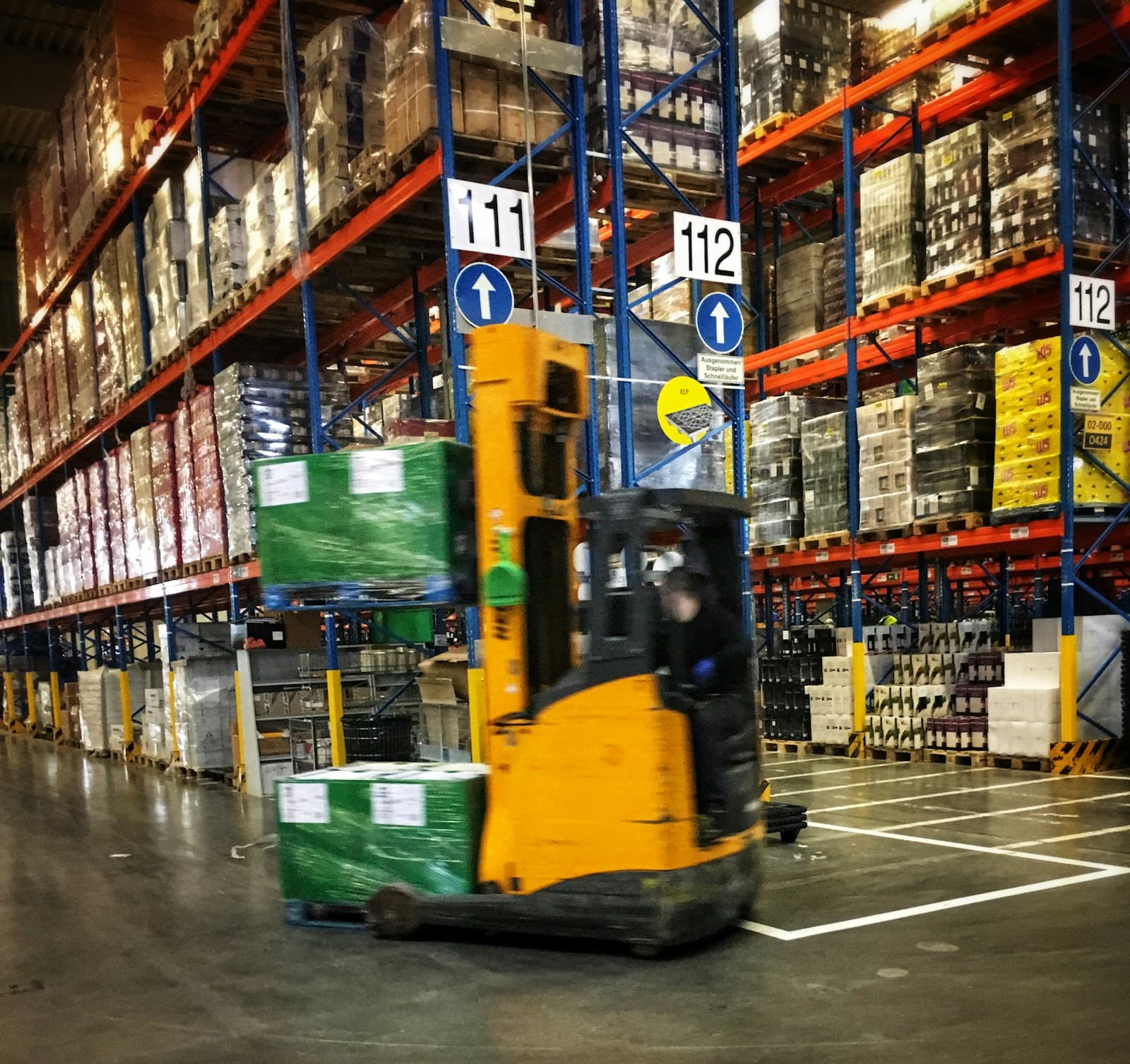 Wholesale liquidation warehouse with shrink-wrapped pallets